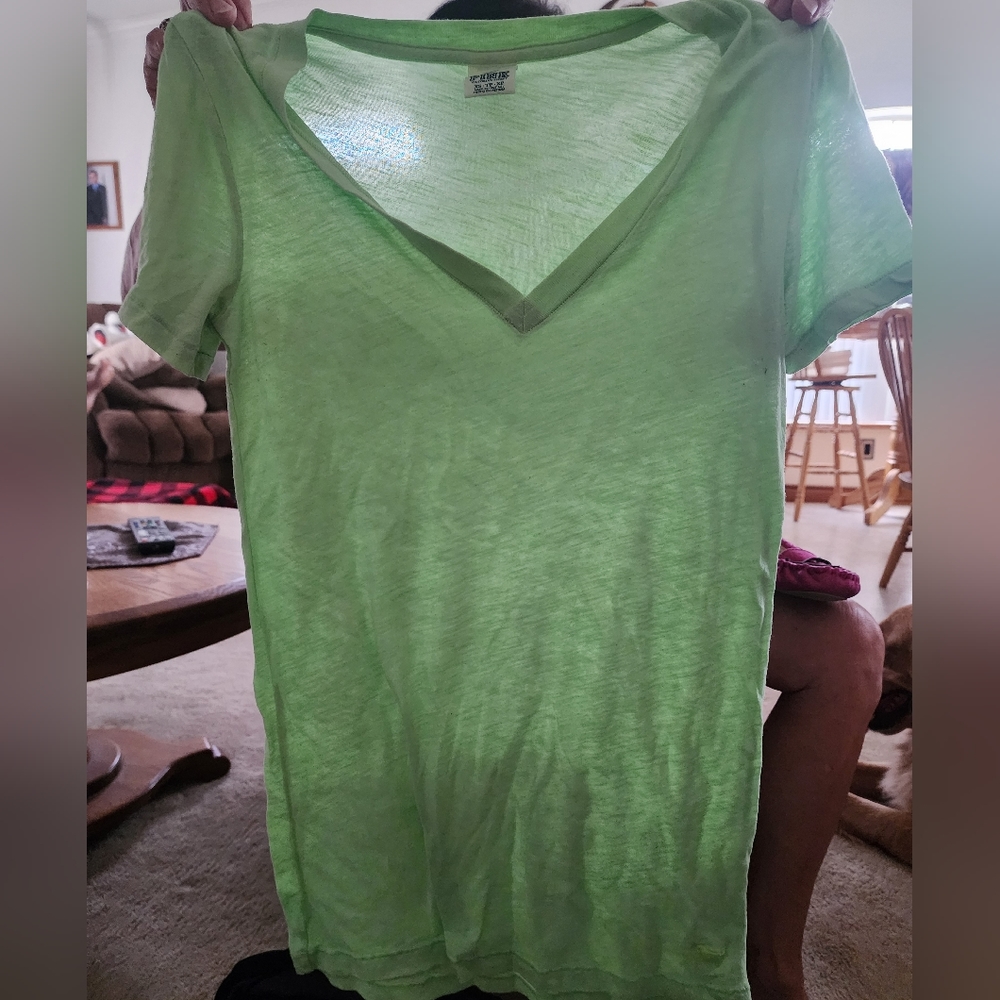 Women's Pink VS soft v-neck t-shirt. Comfy relax fit.